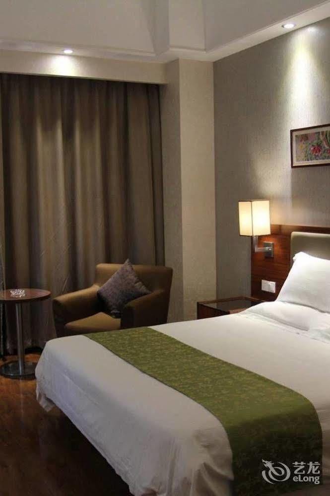 Heyi Hotel 4*